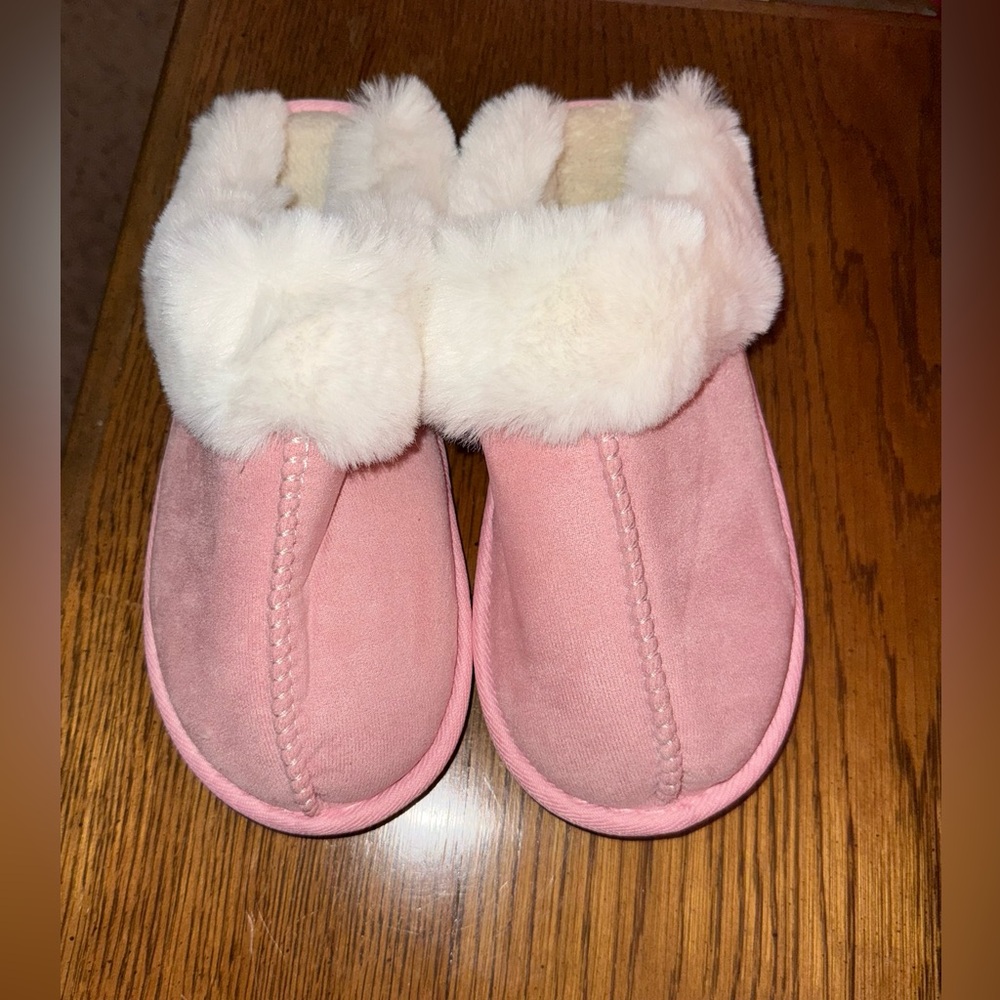 NEW Ladies Suede Insulated Pink Slippers size 10/11